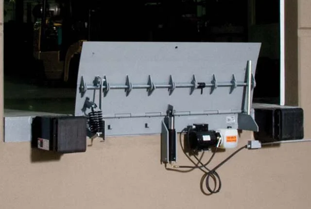 Hydraulic edge of dock leveler